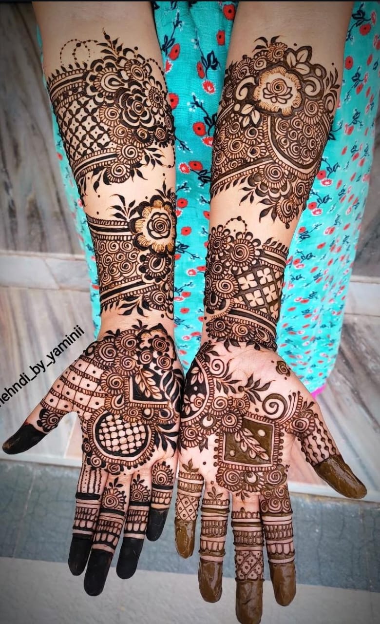 Bangle Style Mehndi with geometric patterns