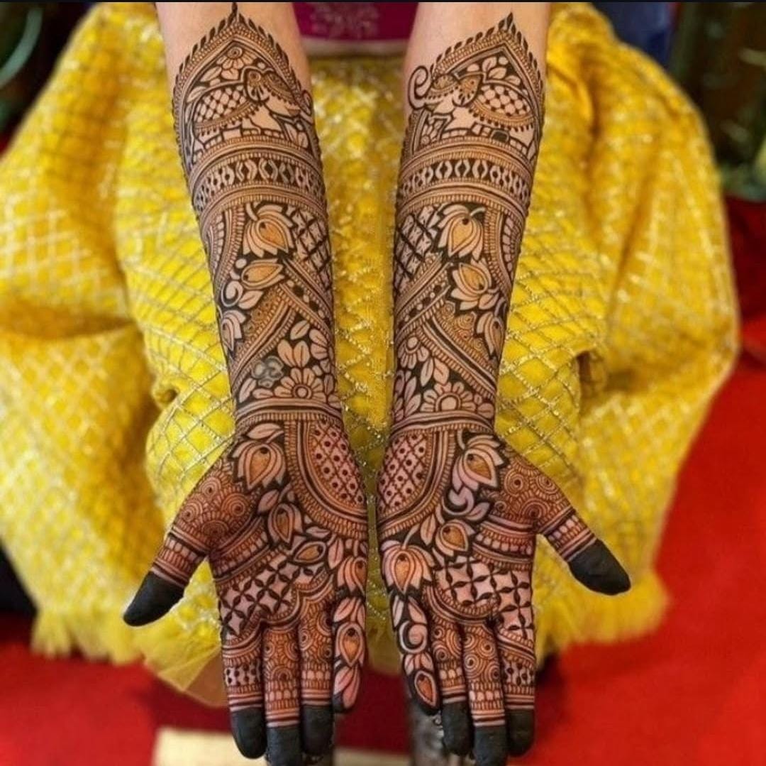 Elegant Mehndi design for Eid.